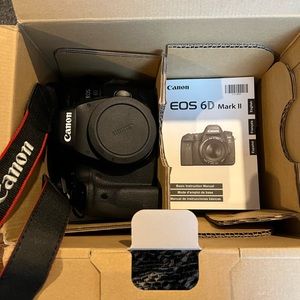 Canon 6d mkII body with new charger, strap